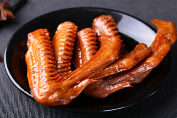 小凡啊，不养鸭鸭只做生意 揭秘小凡鸭鸭货如何切下加盟这块金饼